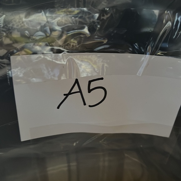 Nike NWOT Epic cropped running leggings with mesh mid rise firm support size M - Picture 14 of 14